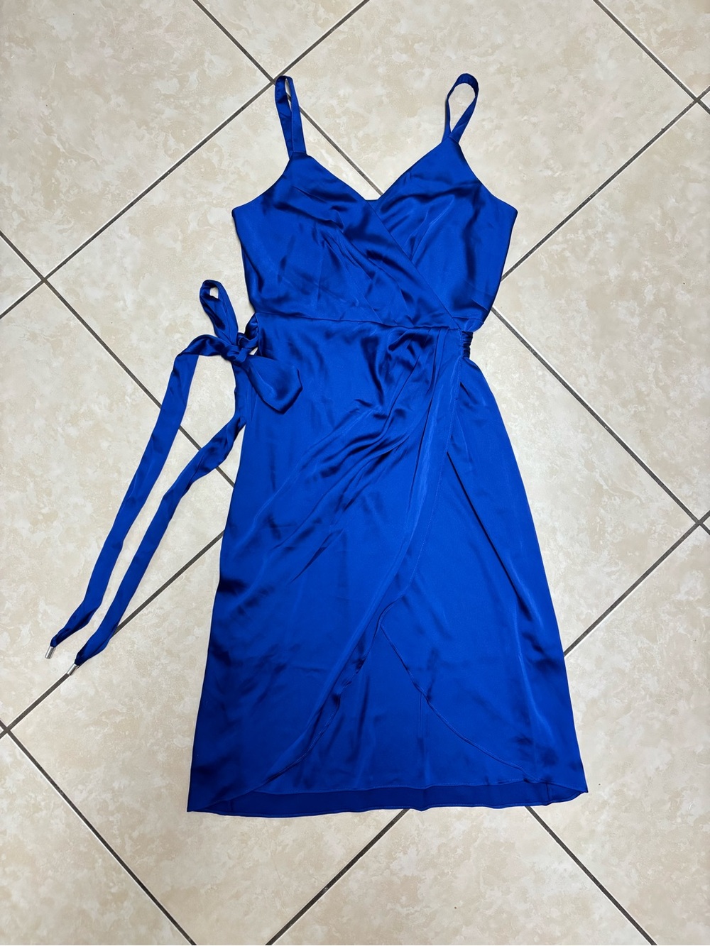 NWT White House Black Market Blue satin mini dress with tie waist, size 6P #part